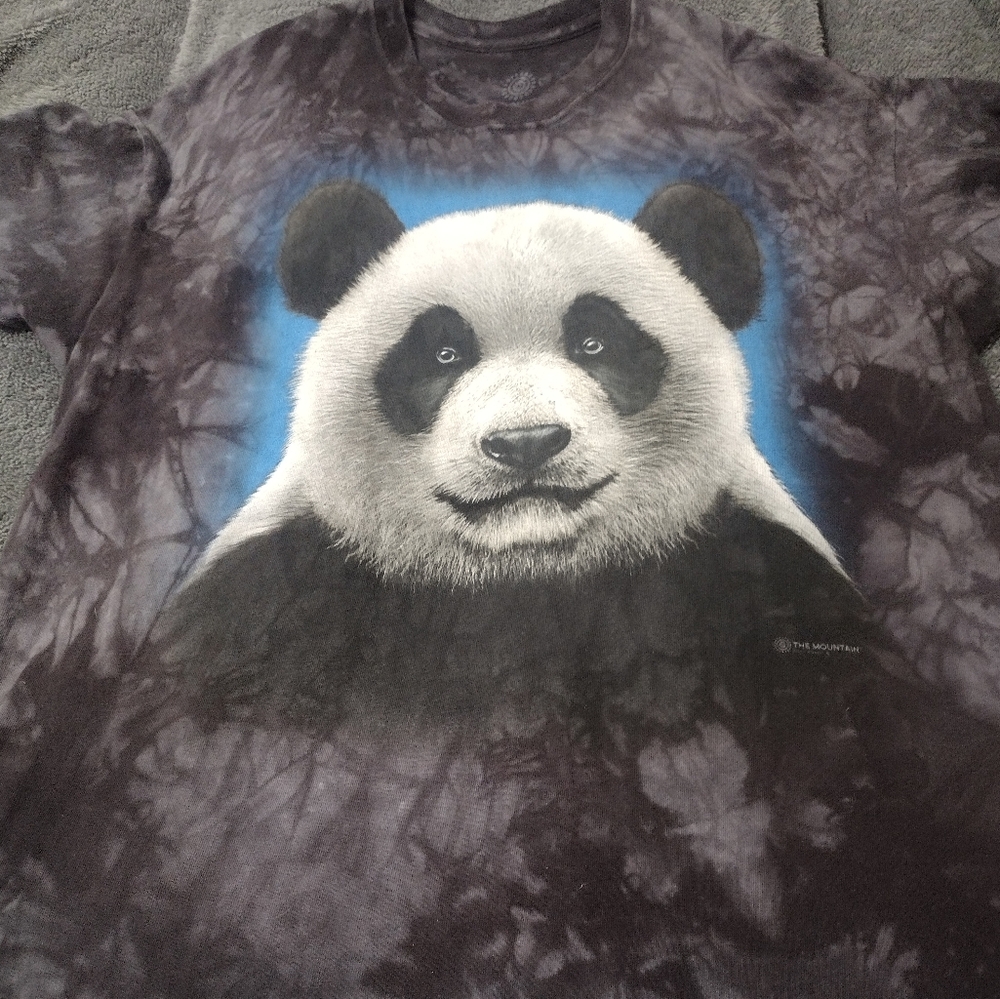 The mountain panda tee